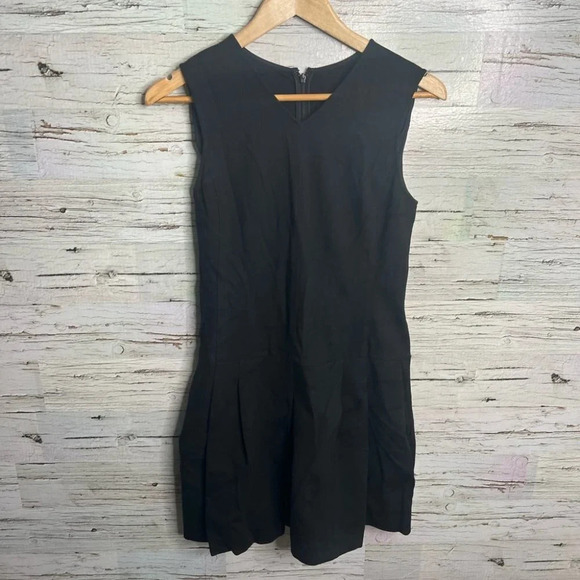 Vince Pleat Vee Dress  in Black size 2 - Picture 1 of 8